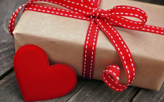 coeur et cadeau romantisme